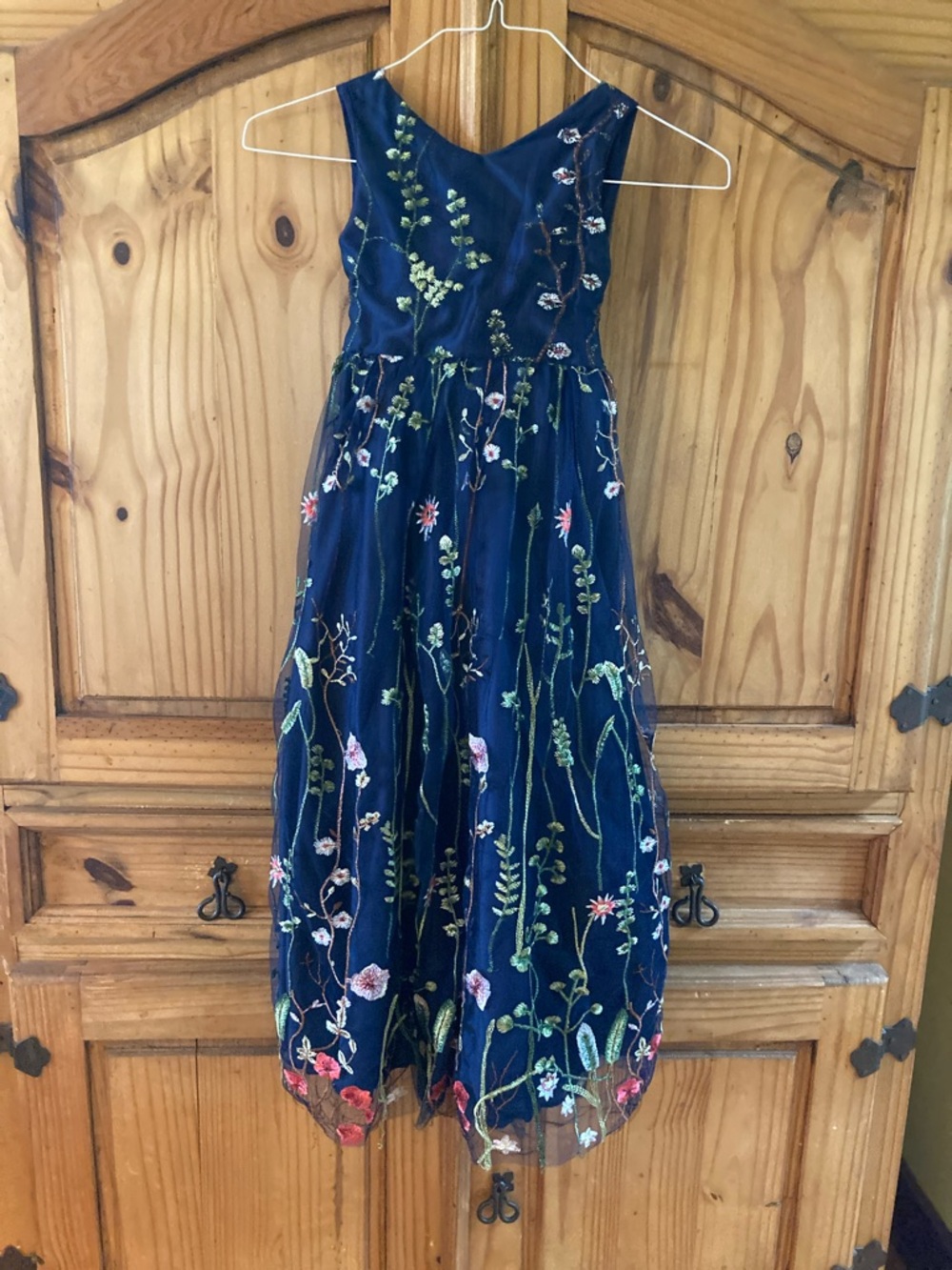 Girls 2 Bunnies blue embroidered flowers sleeveless long dress size 7/8